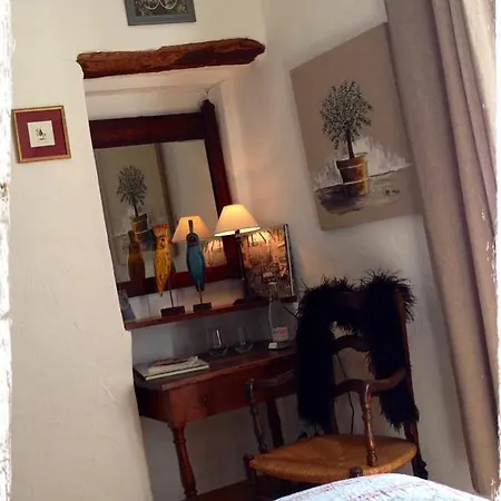 Le Petit Cafe 3*