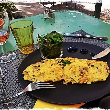 Le Petit Cafe 3* Oppède