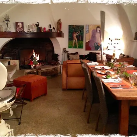 Le Petit Cafe Bed & Breakfast