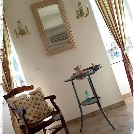 Bed & Breakfast Le Petit Cafe Oppède