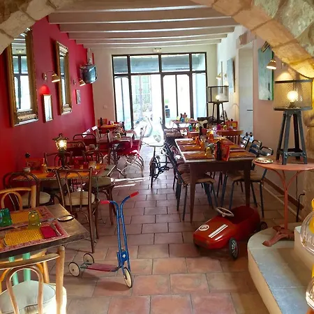 Le Petit Cafe Bed & Breakfast 3*